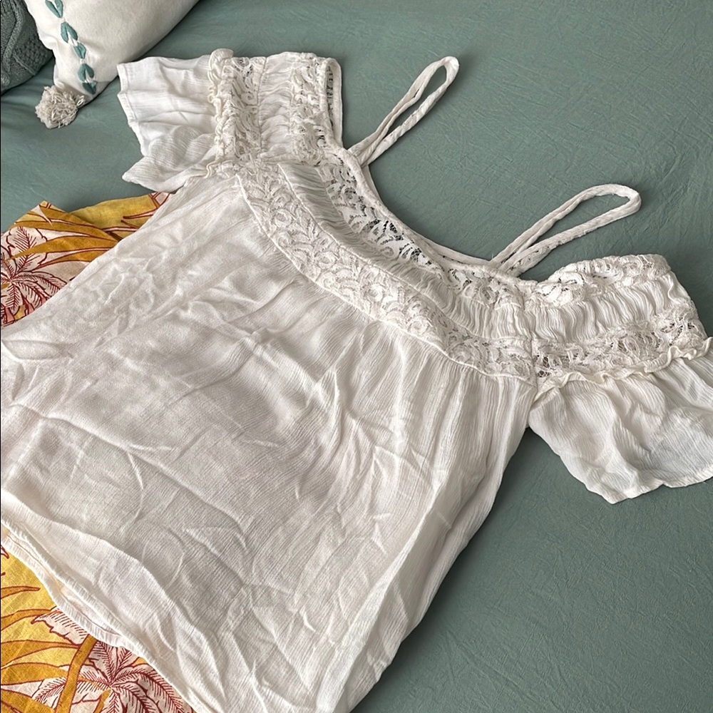 AE Ivory/White Off-Shoulder Lace Trip Blouse